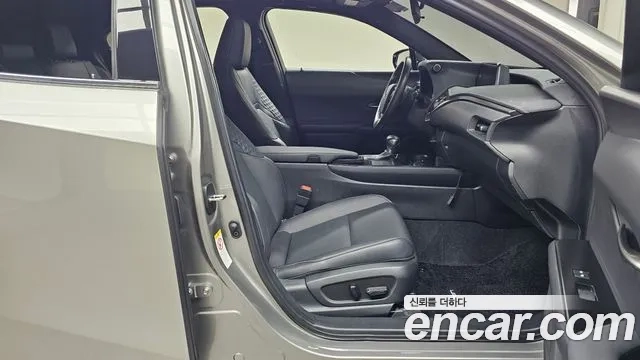 Lexus UX250h 2019 Серебристо-серый из Кореи, фото 2