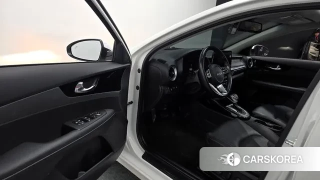 Kia The New K3 2nd generation 2021 Белый из Кореи, фото 2