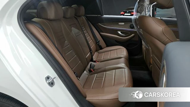 Mercedes-Benz E-Class W213 2023 Белый из Кореи, фото 2