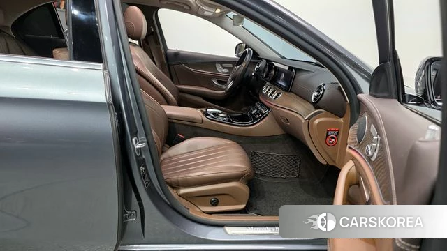 Mercedes-Benz E-Class W213 2019 Серый из Кореи, фото 2