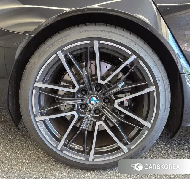 BMW M5 (G90) 2025 Черный из Кореи, фото 2