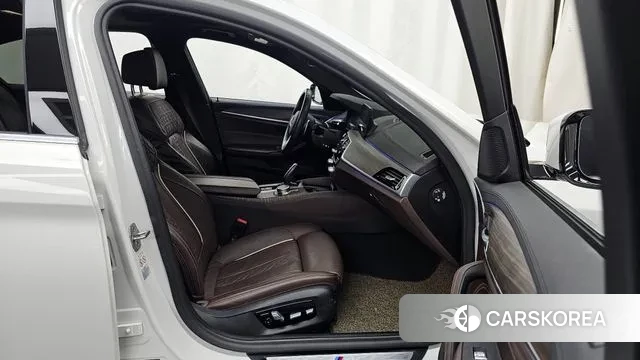 BMW 5 Series (G30) 2019 Белый из Кореи, фото 2