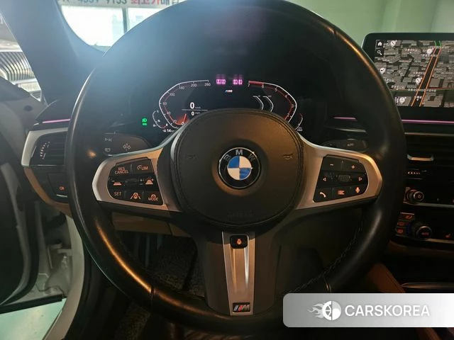 BMW 5 Series (G30) 2023 Белый из Кореи, фото 2