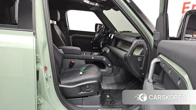 Land Rover Defender (L663) 2023 Светло-зеленый из Кореи, фото 2