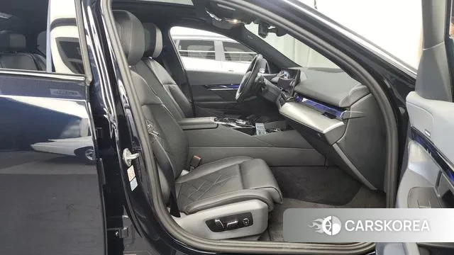 BMW 5 Series (G60) 2024 Черный из Кореи, фото 2