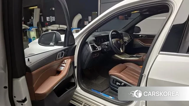 BMW X7 (G07) 2022 Белый из Кореи, фото 2