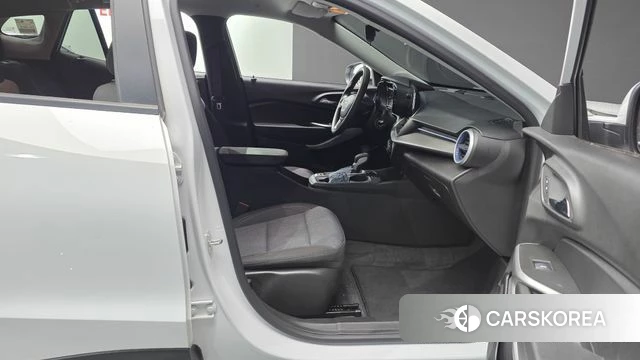 Chevrolet (GM Daewoo) Trax Crossover 2023 Белый из Кореи, фото 2