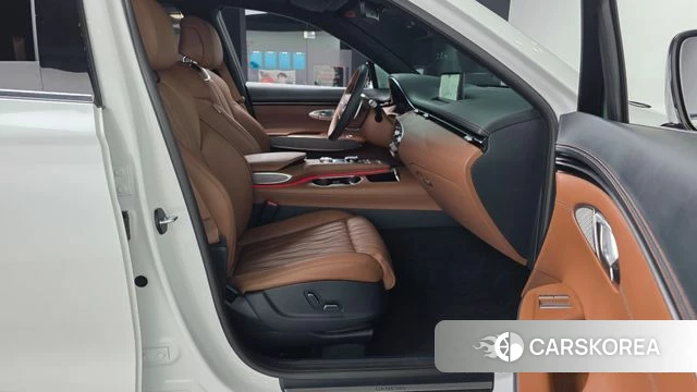 Genesis GV70 2023 Белый из Кореи, фото 2