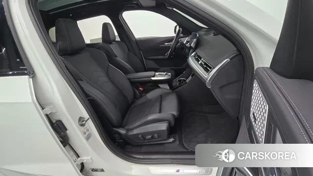 BMW iX1 (U11) 2023 Белый из Кореи, фото 2