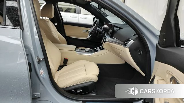 BMW 3 Series (G20) 2023 Светло-серебряный цвет из Кореи, фото 2