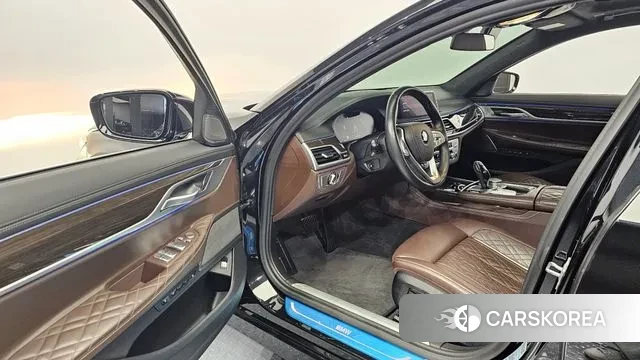 BMW 7 Series (G11) 2021 Черный из Кореи, фото 2