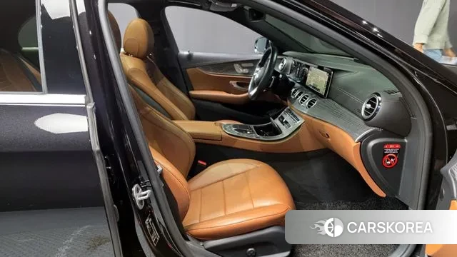 Mercedes-Benz E-Class W213 2021 Черный из Кореи, фото 2