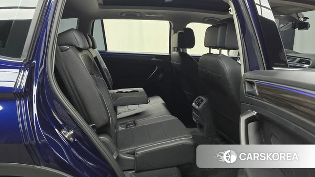 Volkswagen Tiguan Allspace 2023 Синий из Кореи, фото 2