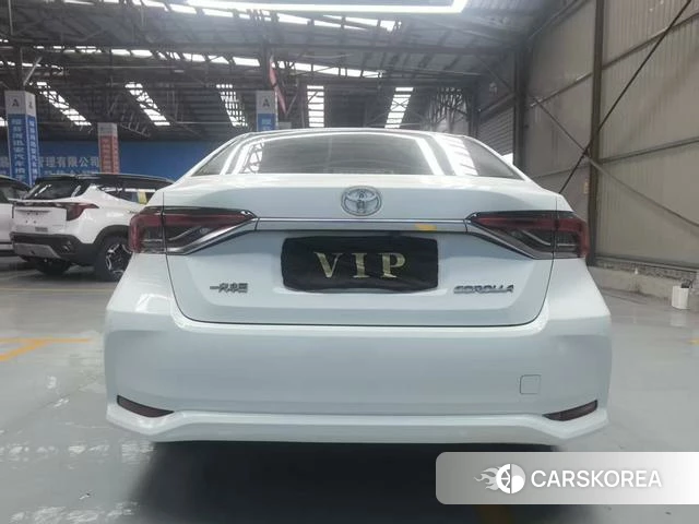 Toyota Corolla 2023 Белый из Китая, фото 2