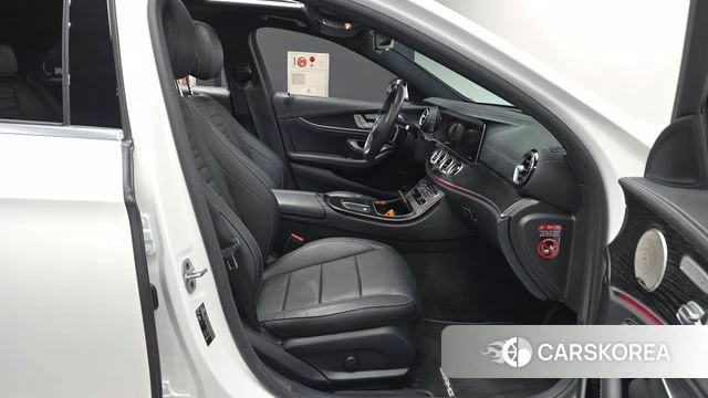 Mercedes-Benz E-Class W213 2022 Белый из Кореи, фото 2