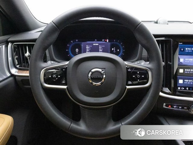 Volvo S60 3rd generation 2023 Серебристо-серый из Кореи, фото 2