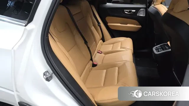 Volvo XC60 second Generation 2020 Белый из Кореи, фото 2