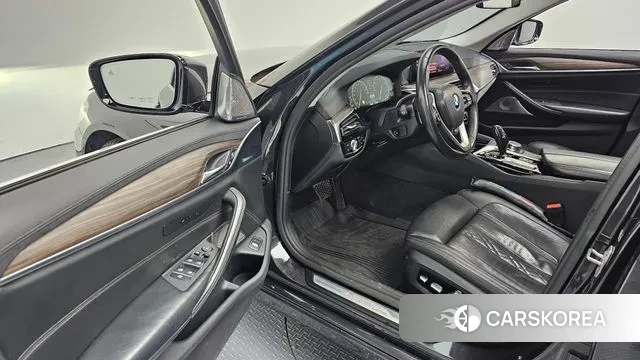 BMW 5 Series (G30) 2019 Серый из Кореи, фото 2