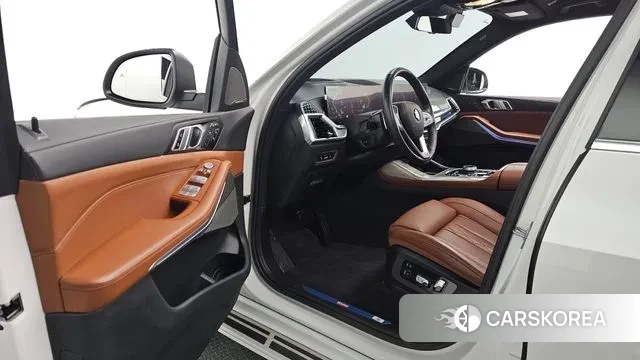 BMW X7 (G07) 2024 Белый из Кореи, фото 2