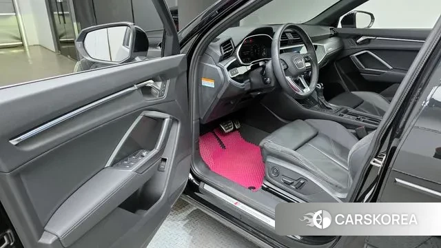 Audi Q3 (F3) 2022 Черный из Кореи, фото 2