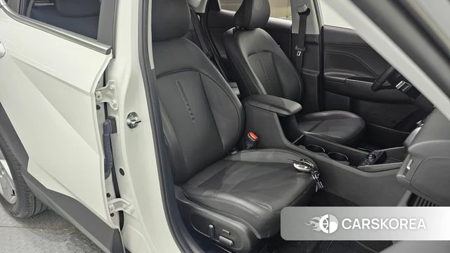 Hyundai Kona Hybrid (SX2) 2024 Белый из Кореи, фото 2