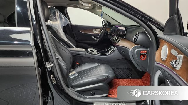 Mercedes-Benz E-Class W213 2019 Черный из Кореи, фото 2