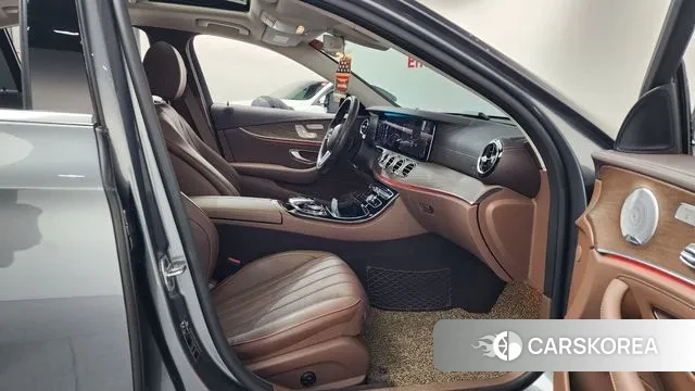 Mercedes-Benz E-Class W213 2020 Серый из Кореи, фото 2