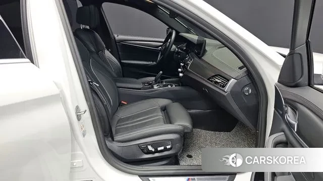 BMW 5 Series (G30) 2022 Белый из Кореи, фото 2