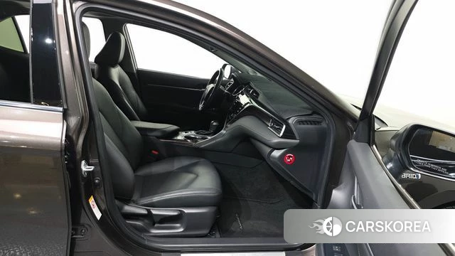 Toyota Camry (XV70) 2018 Коричневый из Кореи, фото 2