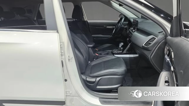 Kia Seltos 2022 Белый из Кореи, фото 2