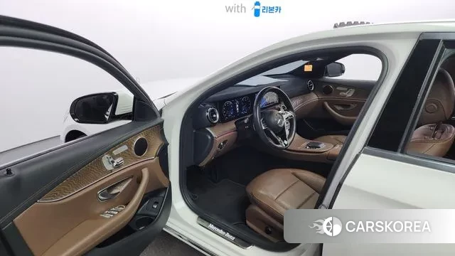 Mercedes-Benz E-Class W213 2021 Белый из Кореи, фото 2