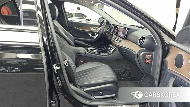 Mercedes-Benz E-Class W213 2019 Черный из Кореи, фото 2