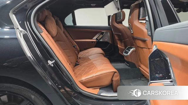 BMW i7 (G70) 2024 Черный из Кореи, фото 2