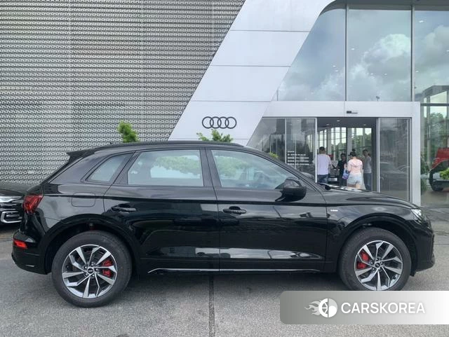 Audi Q5L 2025 Черный из Китая, фото 2