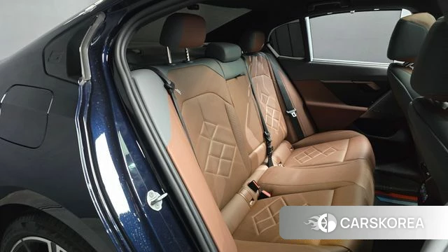 BMW 5 Series (G60) 2025 Черный из Кореи, фото 2