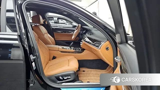 BMW 7 Series (G11) 2019 Черный из Кореи, фото 2