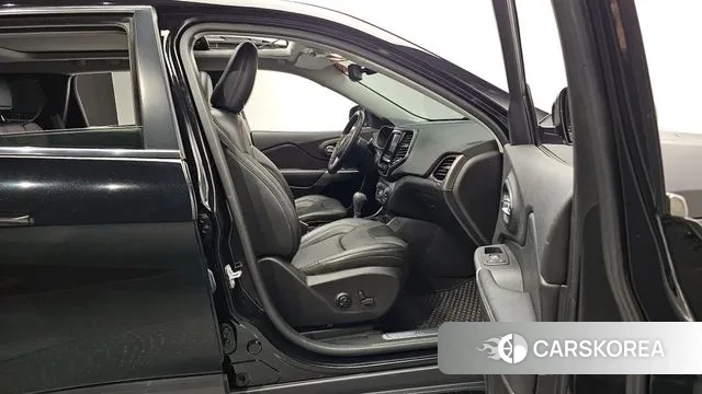 Jeep Cherokee (KL) 2021 Черный из Кореи, фото 2