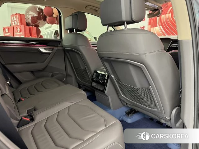 Volkswagen Touareg 2023 Черный из Китая, фото 2