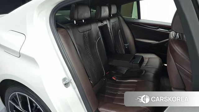 BMW 5 Series (G30) 2022 Белый из Кореи, фото 2