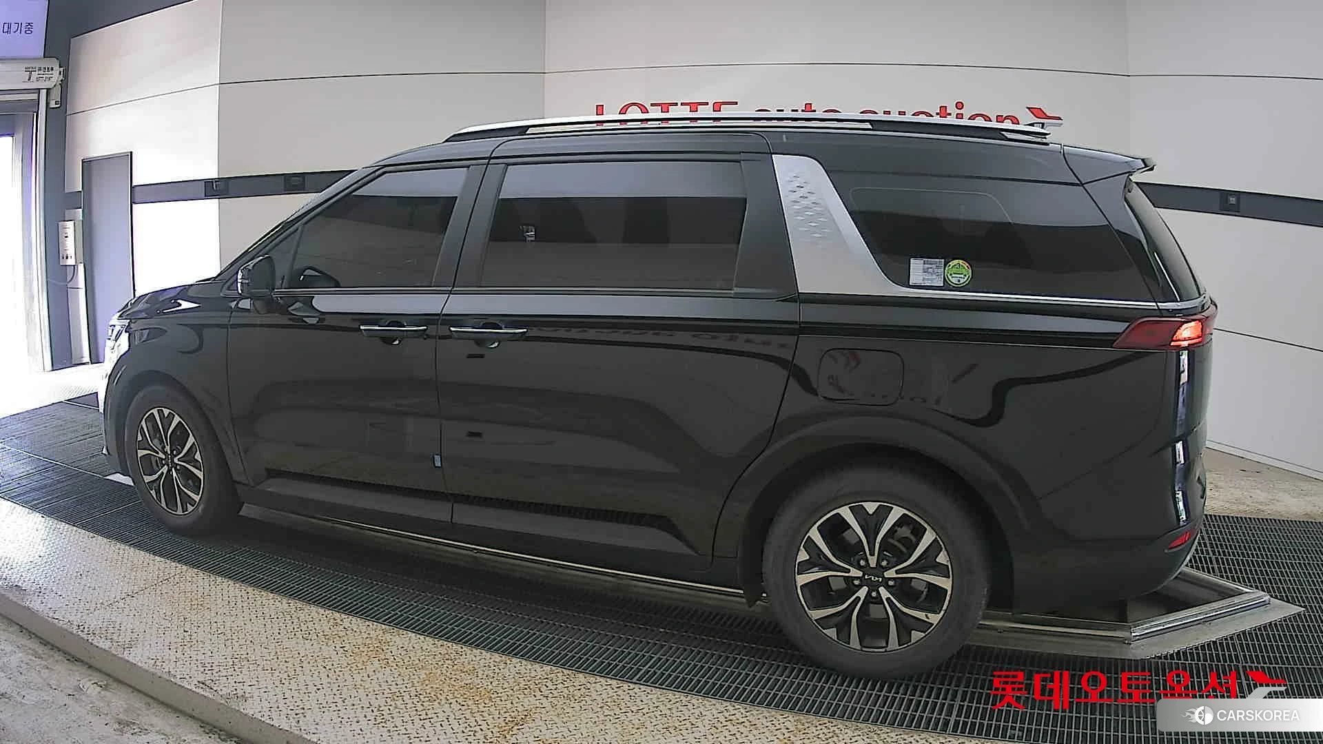 Kia Carnival 2022 Черный из Кореи, фото 2