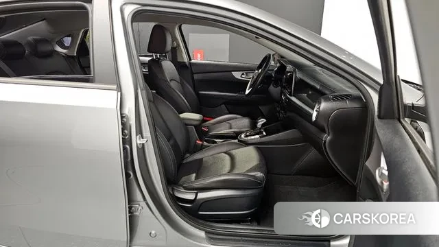 Kia The New K3 2nd generation 2021 Серый из Кореи, фото 2