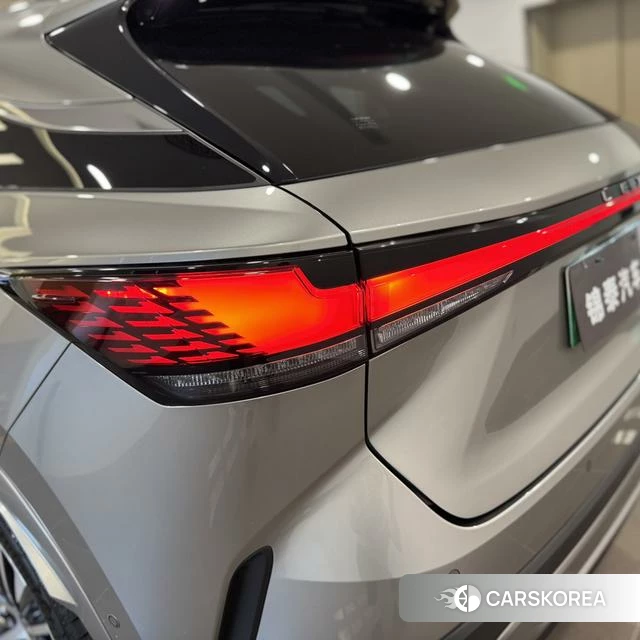 Lexus RX PHEV 2023 Серебристо-серый из Китая, фото 2