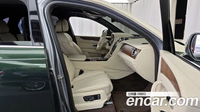 Bentley Bentayga 2018 Темно-зеленый из Кореи, фото 2