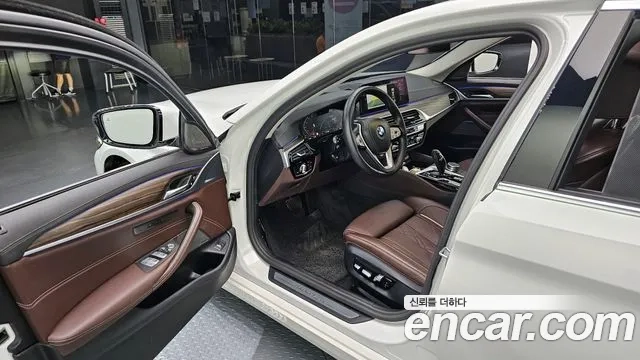 BMW 5 Series (G30) 2022 Белый из Кореи, фото 2