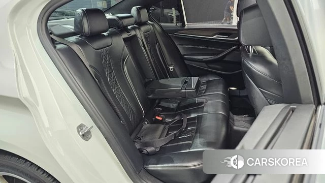 BMW 5 Series (G30) 2018 Белый из Кореи, фото 2