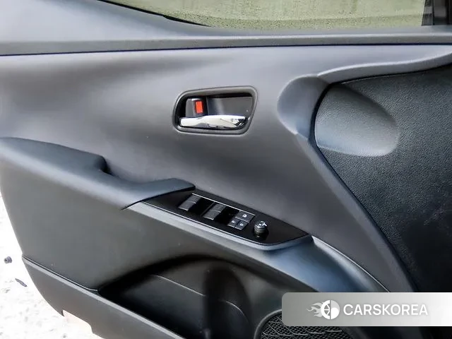 Toyota Prius 4th Generation 2020 Белый из Кореи, фото 2