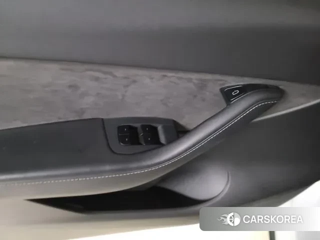 Tesla Model Y 2021 Белый из Кореи, фото 2