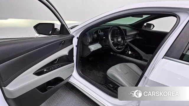 Hyundai The New Avante (CN7) 2024 Белый из Кореи, фото 2