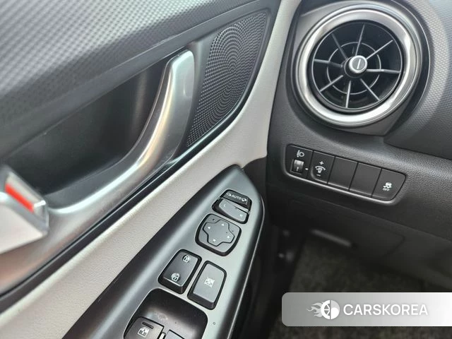 Hyundai The New Kona 2021 Белый из Кореи, фото 2