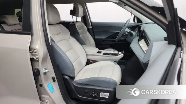 Ssangyong Torres EVX 2023 Жемчужный цвет из Кореи, фото 2